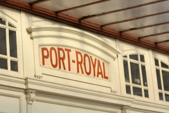 L'entrée de la station de RER de Port-Royal